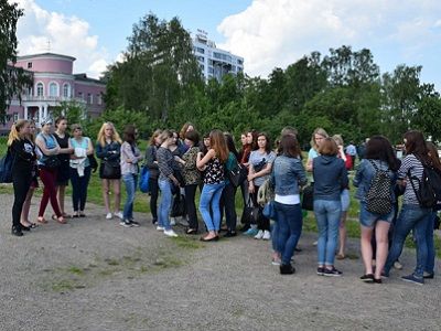 Пикет студентов педагогического колледжа в защиту задержанных однокурсников, Петразаводск, 21.6.16. Источник - rk.karelia.ru Пикет студентов педагогического колледжа в защиту задержанных однокурсников, Петразаводск, 21.6.16. Источник - rk.karelia.ru