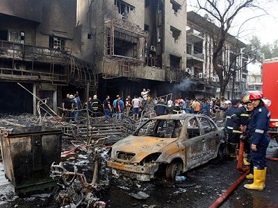 На месте взрыва в Багдаде, 3.7.16. Фото Reuters, источник - sputniknews.com На месте взрыва в Багдаде, 3.7.16. Фото Reuters, источник - sputniknews.com