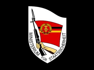 Эмблема МГБ ГДР ("Штази"). Источник - football.hiblogger.net Эмблема МГБ ГДР ("Штази"). Источник - football.hiblogger.net