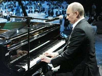 Путин за роялем. Источник - nevsedoma.com.ua Путин за роялем. Источник - nevsedoma.com.ua