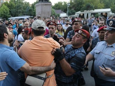 Протестующие в Ереване, 18.7.16. Источник - azatutyun.am Протестующие в Ереване, 18.7.16. Источник - azatutyun.am