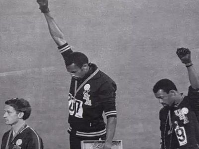 Мехико, 1968. Акция протеста победителей Олимпиады против расовой сегрегации в США. Источник - aljazeera.com Мехико, 1968. Акция протеста победителей Олимпиады против расовой сегрегации в США. Источник - aljazeera.com