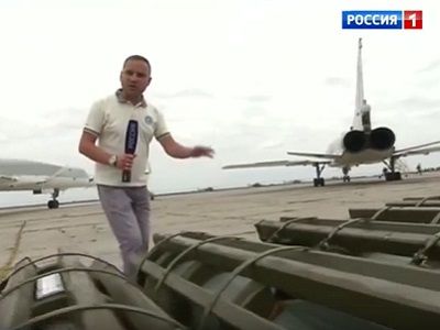 Загрузка бомб, скрин репортажа "России-1". Источник - www.youtube.com/watch?v=QPDQYuDgYsU Загрузка бомб, скрин репортажа "России-1". Источник - www.youtube.com/watch?v=QPDQYuDgYsU