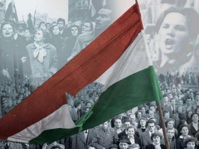 Венгерская революция 1956 г., флаг без "красного" герба. Источник - szakkollegium.vpk.bme.hu Венгерская революция 1956 г., флаг без "красного" герба. Источник - szakkollegium.vpk.bme.hu