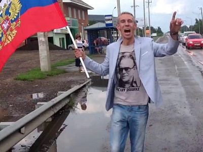 Актер Панин и его поход в Крым. Скрин видео www.youtube.com/watch?v=qKcWPFhhE6M, источник - dailymotion.com Актер Панин и его поход в Крым. Скрин видео www.youtube.com/watch?v=qKcWPFhhE6M, источник - dailymotion.com