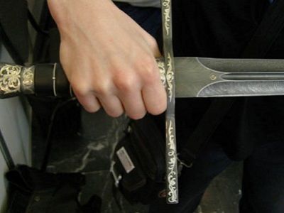 Рука с мечом. Источник - navaja.ru Рука с мечом. Источник - navaja.ru