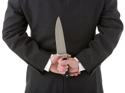 Нож за спиной. Источник - stihi.ru Нож за спиной. Источник - stihi.ru