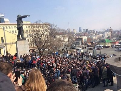 Митинг "Он вам не Димон" во Владивостоке. Фото: deita.ru. Митинг "Он вам не Димон" во Владивостоке. Фото: deita.ru.