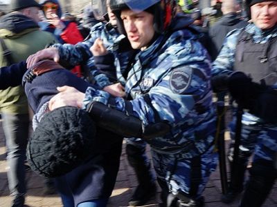 Задержания на акции в Москве 26.3.17. Фото: theins.ru Задержания на акции в Москве 26.3.17. Фото: theins.ru