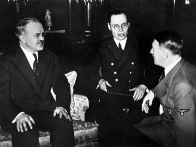 Встреча В.Молотова с Гитлером. Источник - historyteacher.ru Встреча В.Молотова с Гитлером. Источник - historyteacher.ru