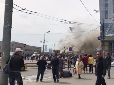 Пожар у Киевского вокзала. Фото: скриншот видео "360" Пожар у Киевского вокзала. Фото: скриншот видео "360"