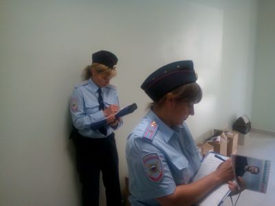 Полицейские в штабе Навального в Орле. Фото: vk.com/wall-98710356_902 Полицейские в штабе Навального в Орле. Фото: vk.com/wall-98710356_902
