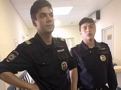 Полицейские в Институте Склифософского, требующие выдачи активиста. Фото: facebook.com/sergey.vasko.9 Полицейские в Институте Склифософского, требующие выдачи активиста. Фото: facebook.com/sergey.vasko.9