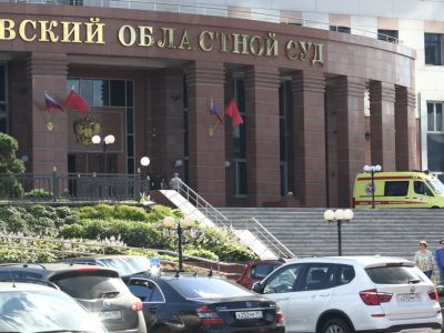 Автомобиль реанимации у здания Мособлсуда, 1.8.17. Источник - tvc.ru Автомобиль реанимации у здания Мособлсуда, 1.8.17. Источник - tvc.ru