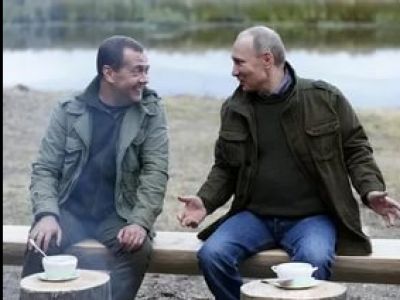 Медведев и Путин Фото: rferl.org Медведев и Путин Фото: rferl.org