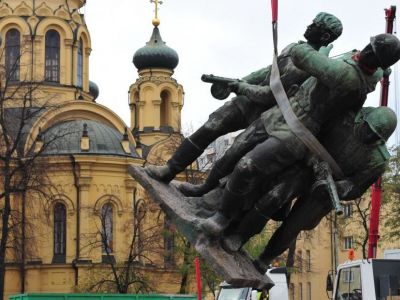 Снос памятника советским солдатам в Польше Снос памятника советским солдатам в Польше