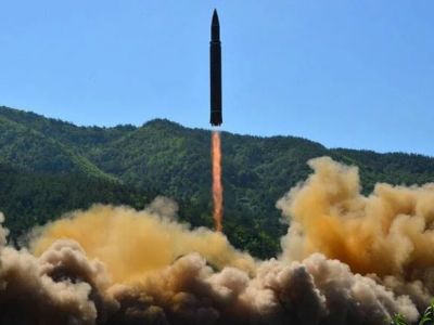 Запуск северокорейской ракеты "Хвасон-14". Источник - topwar.ru Запуск северокорейской ракеты "Хвасон-14". Источник - topwar.ru