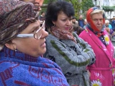 Сотрудники краснодарской администрации в халатах. Фото: golos-kubani.ru Сотрудники краснодарской администрации в халатах. Фото: golos-kubani.ru