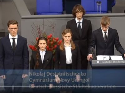 Выступление Николая Десятиченко, школьника из Нового Уренгоя, в Бундестаге. Скрин видео: www.youtube.com/watch?v=zu6yfWUhFls Выступление Николая Десятиченко, школьника из Нового Уренгоя, в Бундестаге. Скрин видео: www.youtube.com/watch?v=zu6yfWUhFls