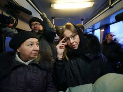 Ксения Собчак в общественном транспорте, янв. 2018. Публикуется в www.facebook.com/kirill.shulika Ксения Собчак в общественном транспорте, янв. 2018. Публикуется в www.facebook.com/kirill.shulika