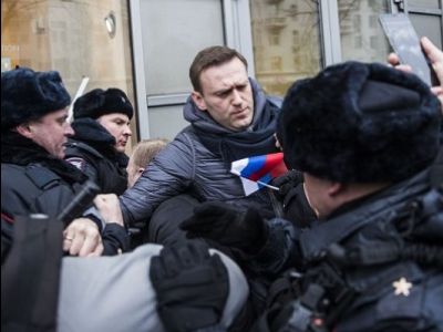 Задержание Алексея Навального. Фото: Евгений Фельдман, проект "Это Навальный" Задержание Алексея Навального. Фото: Евгений Фельдман, проект "Это Навальный"