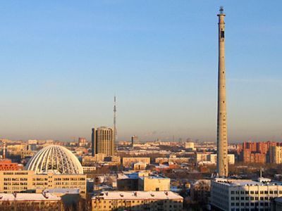 Недостроенная телебашня в Екатеринбурге. Фото: Ekaterinburg.kvartirka.com Недостроенная телебашня в Екатеринбурге. Фото: Ekaterinburg.kvartirka.com