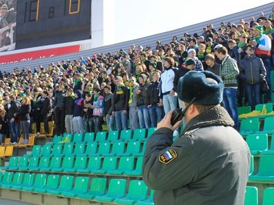 Полицейский на футбольном матче. Фото: static.mvd.ru Полицейский на футбольном матче. Фото: static.mvd.ru