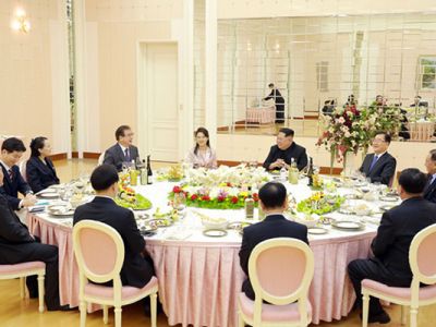 Ким Чен Ын на переговорах с делегацией Южной Кореи, 6.3.18. Фото: kcna.kp Ким Чен Ын на переговорах с делегацией Южной Кореи, 6.3.18. Фото: kcna.kp