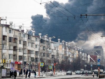 Кемерово, дым от пожара в ТЦ "Зимняя вишня", 25.3.18. Фото: ТАСС Кемерово, дым от пожара в ТЦ "Зимняя вишня", 25.3.18. Фото: ТАСС