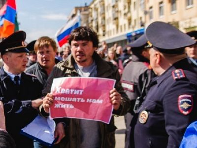 Задержание на акции "Он нам не царь". Фото: Владимир Лапкин, Каспаров.Ru Задержание на акции "Он нам не царь". Фото: Владимир Лапкин, Каспаров.Ru
