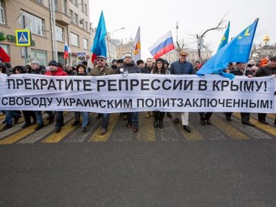 "Свободу украинским политзаключенным!" (Марш памяти Бориса Немцова, 2017 г.) Фото: nasedkin.livejournal.com "Свободу украинским политзаключенным!" (Марш памяти Бориса Немцова, 2017 г.) Фото: nasedkin.livejournal.com