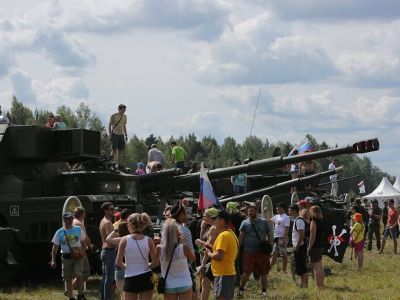 Танки на фестивале "Нашествие". Фото: tjournal.ru Танки на фестивале "Нашествие". Фото: tjournal.ru