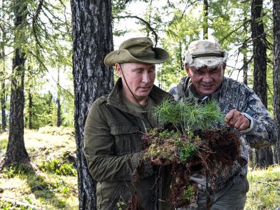 Путин и Шойгу на отдыхе, август 2018. Фото: ТАСС Путин и Шойгу на отдыхе, август 2018. Фото: ТАСС
