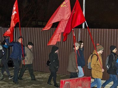 Акция левых за забором. Фото: Александр Воронин, Каспаров.Ru Акция левых за забором. Фото: Александр Воронин, Каспаров.Ru