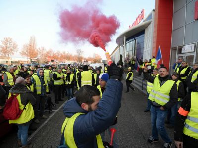 "Топливные протесты" во Франции ("желтые жилеты"), ноябрь 2018. Фото: AFP "Топливные протесты" во Франции ("желтые жилеты"), ноябрь 2018. Фото: AFP