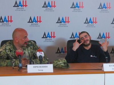 Захар Прилепин и рэпер "Хаски" (Д.Кузнецов) на пресс-конференции в честь рок-фестиваля в "ДНР". Фото: donetsk.kp.ru Захар Прилепин и рэпер "Хаски" (Д.Кузнецов) на пресс-конференции в честь рок-фестиваля в "ДНР". Фото: donetsk.kp.ru