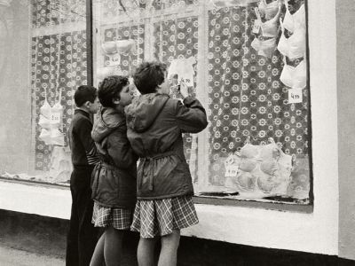 Витрина советского универмага 1970-е годы. Фото: mediaport.ua/belyo-sovetov Витрина советского универмага 1970-е годы. Фото: mediaport.ua/belyo-sovetov