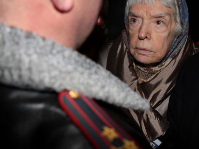 Людмила Алексеева на акции "Стратегия-31" на Триумфальной, 31.1.10. Фото: ru.wikipedia.org Людмила Алексеева на акции "Стратегия-31" на Триумфальной, 31.1.10. Фото: ru.wikipedia.org