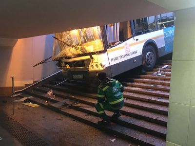 Авария с автобусом в Москве. Фото: Артем Сизов, Газета.Ru Авария с автобусом в Москве. Фото: Артем Сизов, Газета.Ru