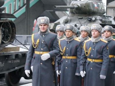 Встреча танков в Новосибирске. Фото: Сибирь.Реалии Встреча танков в Новосибирске. Фото: Сибирь.Реалии