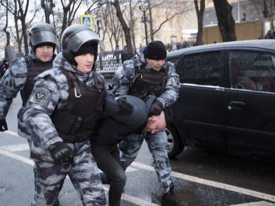 Задержание Игоря Ясина. Фото: novayagazeta.ru / Антон Карлинер Задержание Игоря Ясина. Фото: novayagazeta.ru / Антон Карлинер