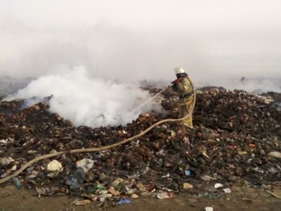 Пожар на мусорном полигоне. Фото: ГУ МЧС по Забайкалью Пожар на мусорном полигоне. Фото: ГУ МЧС по Забайкалью