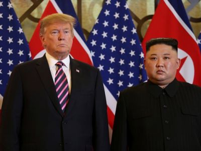 Дональд Трамп (слева) и ?Ким Чен Ын. Фото: Leah Millis / Reuters Дональд Трамп (слева) и ?Ким Чен Ын. Фото: Leah Millis / Reuters