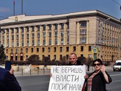 "Не веришь власти — посигналь". Фото: Александр Воронин, Каспаров.Ru "Не веришь власти — посигналь". Фото: Александр Воронин, Каспаров.Ru