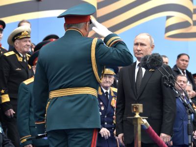 Владимир Путин принимает парад 9.5.19. Фото: kremlin.ru Владимир Путин принимает парад 9.5.19. Фото: kremlin.ru