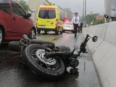 Мотоцикл на месте смерти С.Доренко. Фото: motomsk_dtp / vk.com Мотоцикл на месте смерти С.Доренко. Фото: motomsk_dtp / vk.com