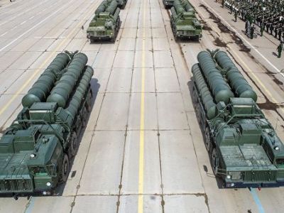 Зенитные ракетные комплексы С-400. Фото: Алексей Куденко / РИА Новости Зенитные ракетные комплексы С-400. Фото: Алексей Куденко / РИА Новости