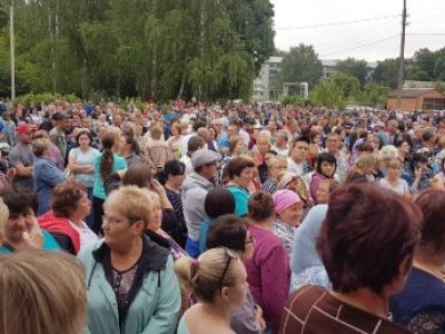 Жители села Чемодановка Бессоновского района Пензенской области устроили народный сход. Фото: "ПензаИнформ" Жители села Чемодановка Бессоновского района Пензенской области устроили народный сход. Фото: "ПензаИнформ"