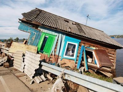Дом разрушен наводнением. Фото: РИА "Новости" Дом разрушен наводнением. Фото: РИА "Новости"