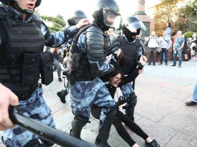 Разгон митинга 27 июля на Трубной площади. Евгений Разумный / Ведомости Разгон митинга 27 июля на Трубной площади. Евгений Разумный / Ведомости